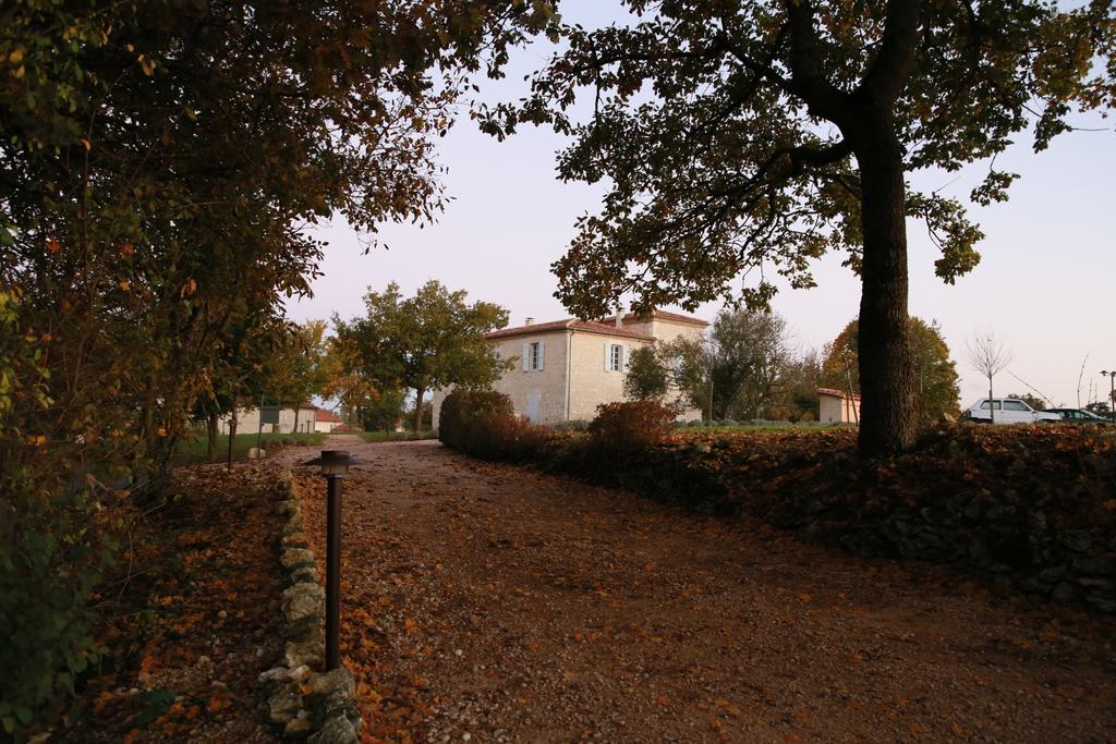 Chambres D'Hotes Domaine De Nazere Avezan Екстер'єр фото