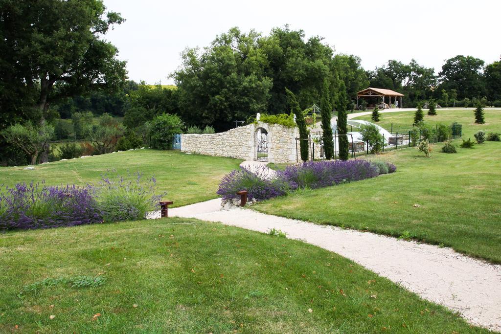Chambres D'Hotes Domaine De Nazere Avezan Екстер'єр фото