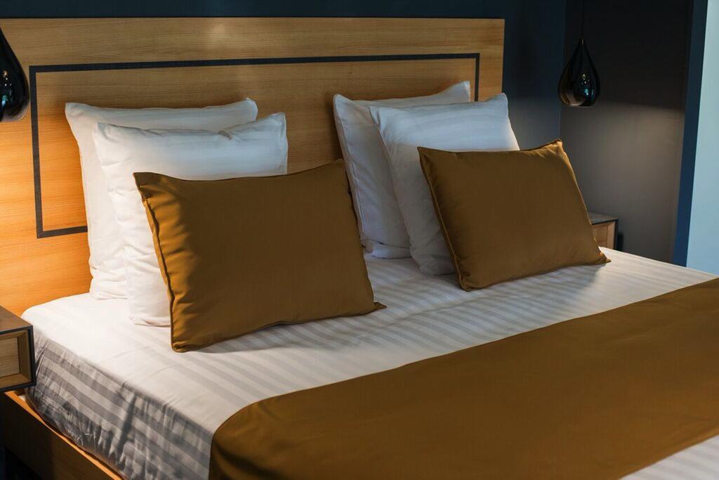 Chambres D'Hotes Domaine De Nazere Avezan Екстер'єр фото