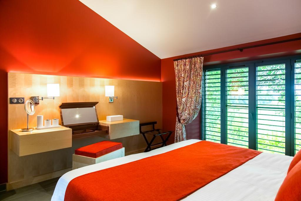 Chambres D'Hotes Domaine De Nazere Avezan Екстер'єр фото