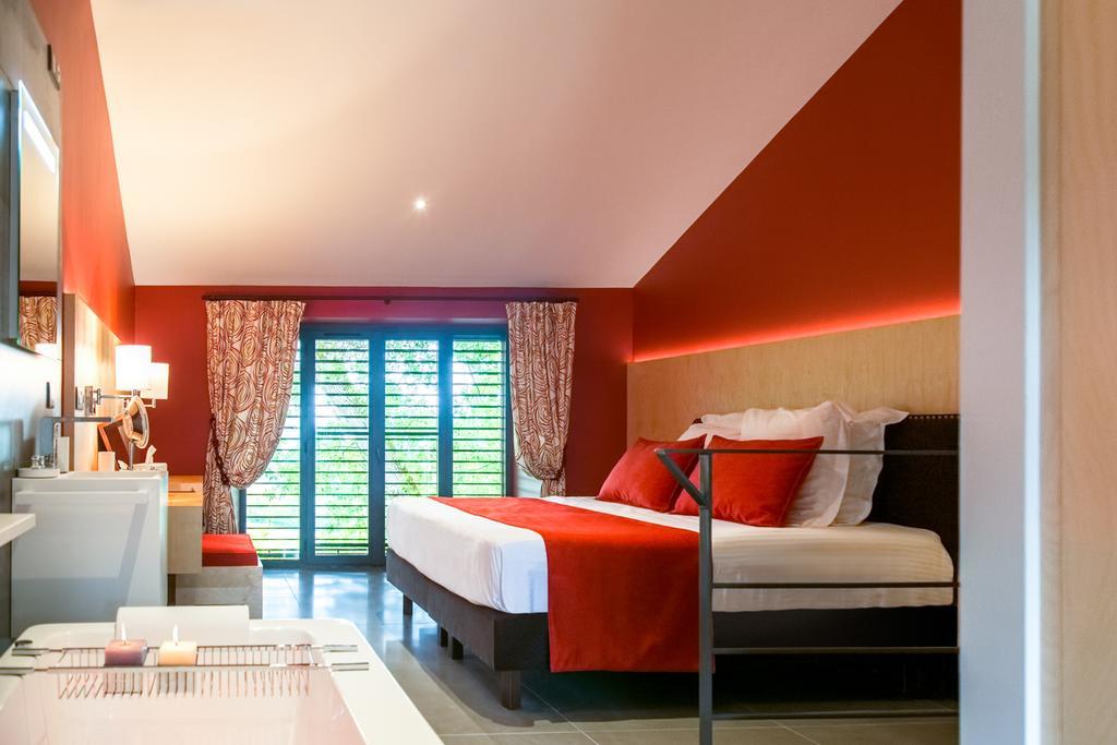 Chambres D'Hotes Domaine De Nazere Avezan Екстер'єр фото